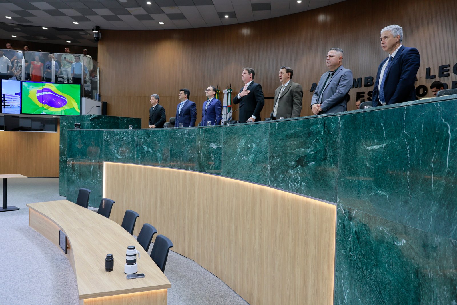 Sessão solene em homenagem aos ser serventuários da Justiça e do MP-GO