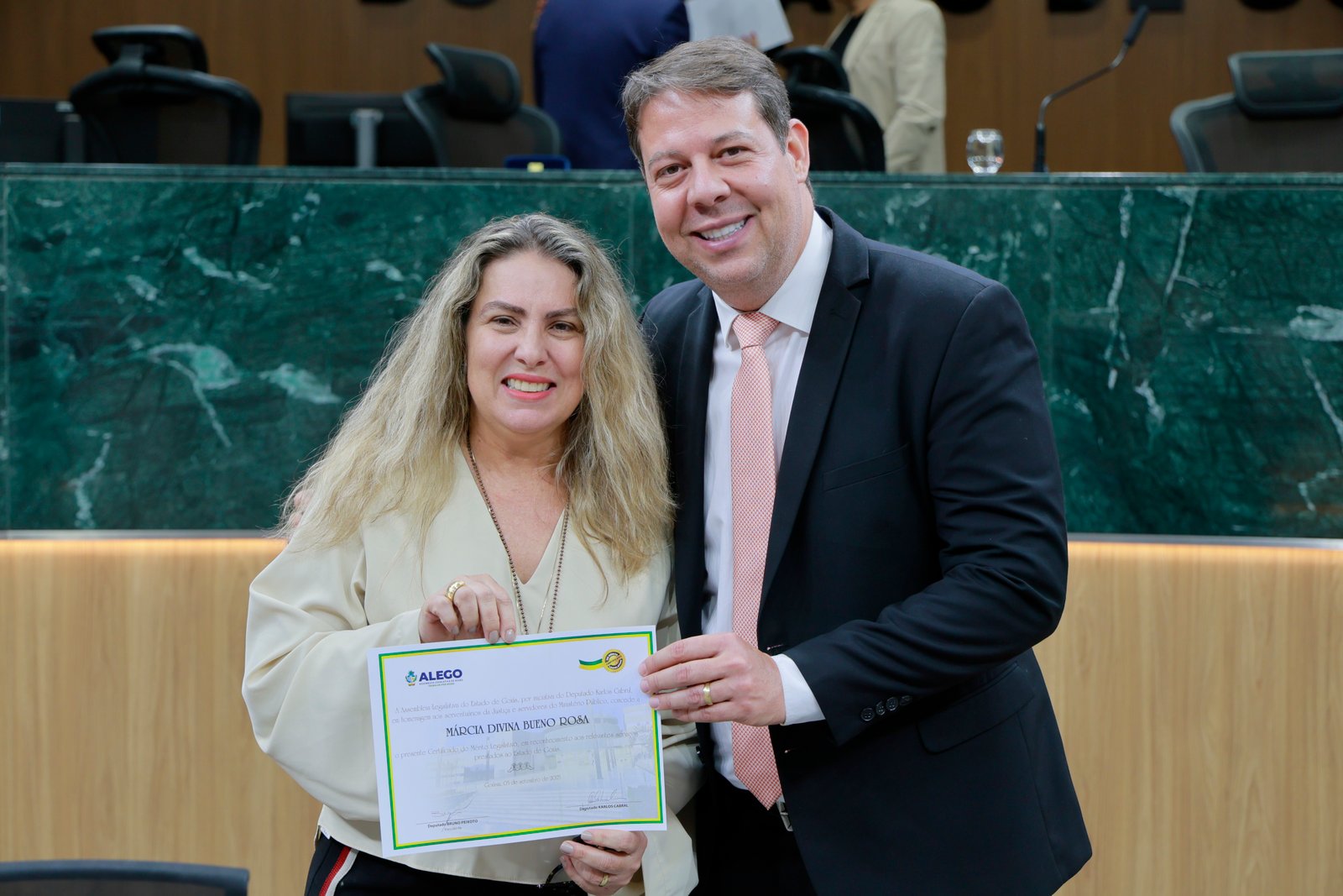 Sessão solene em homenagem aos ser serventuários da Justiça e do MP-GO