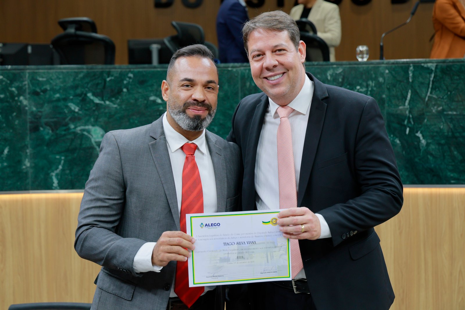 Sessão solene em homenagem aos ser serventuários da Justiça e do MP-GO