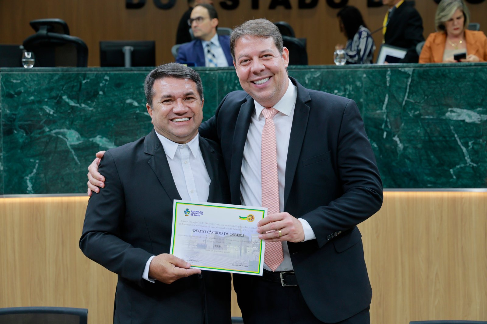 Sessão solene em homenagem aos ser serventuários da Justiça e do MP-GO