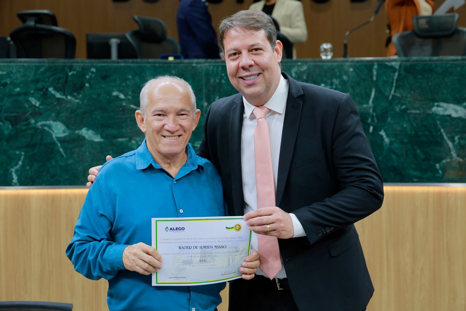 Sessão solene em homenagem aos ser serventuários da Justiça e do MP-GO
