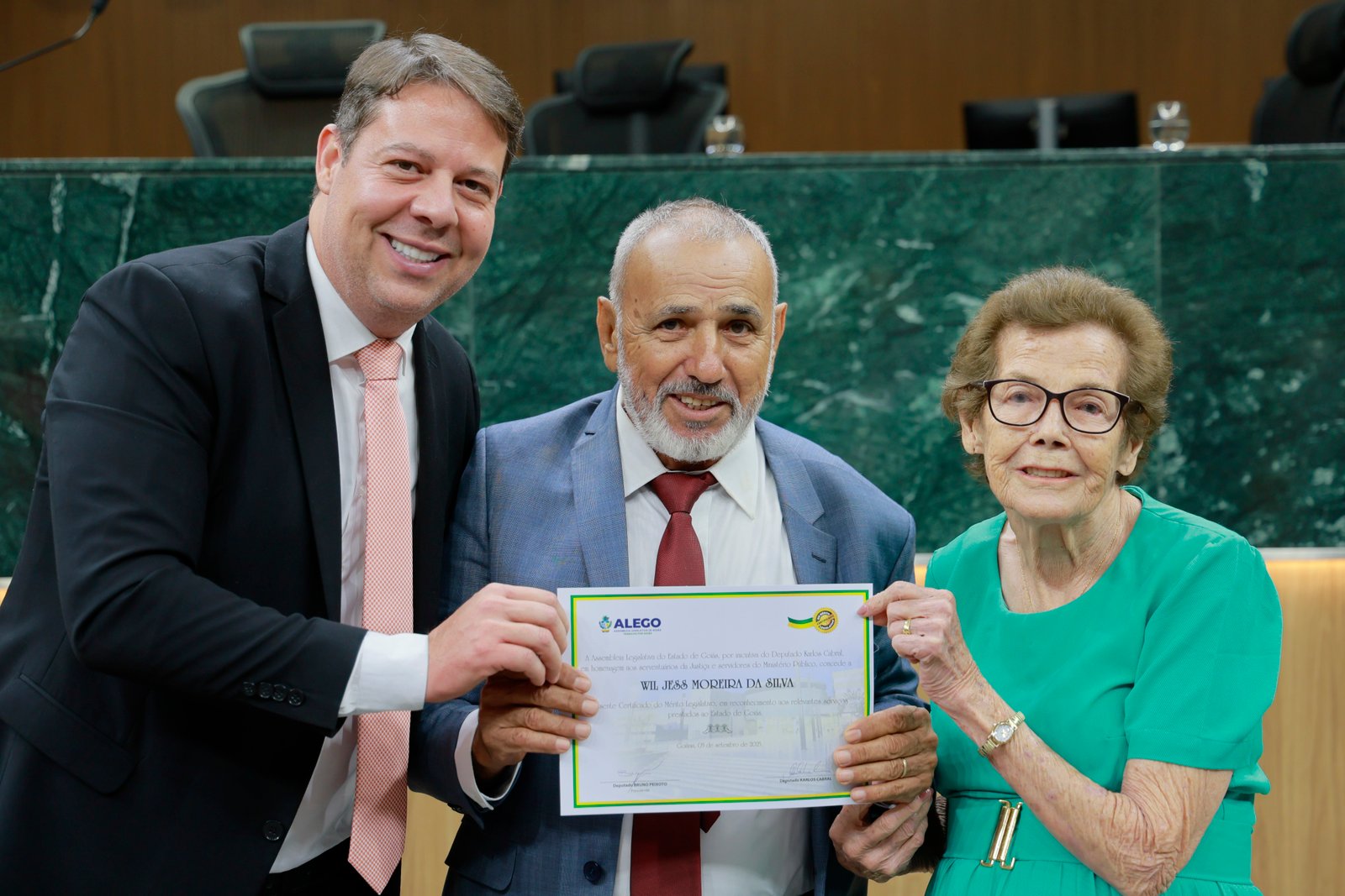 Sessão solene em homenagem aos ser serventuários da Justiça e do MP-GO