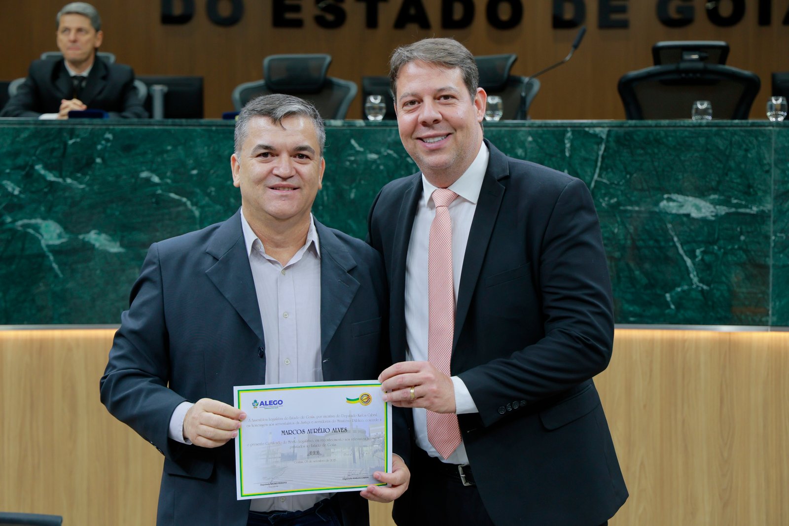 Sessão solene em homenagem aos ser serventuários da Justiça e do MP-GO