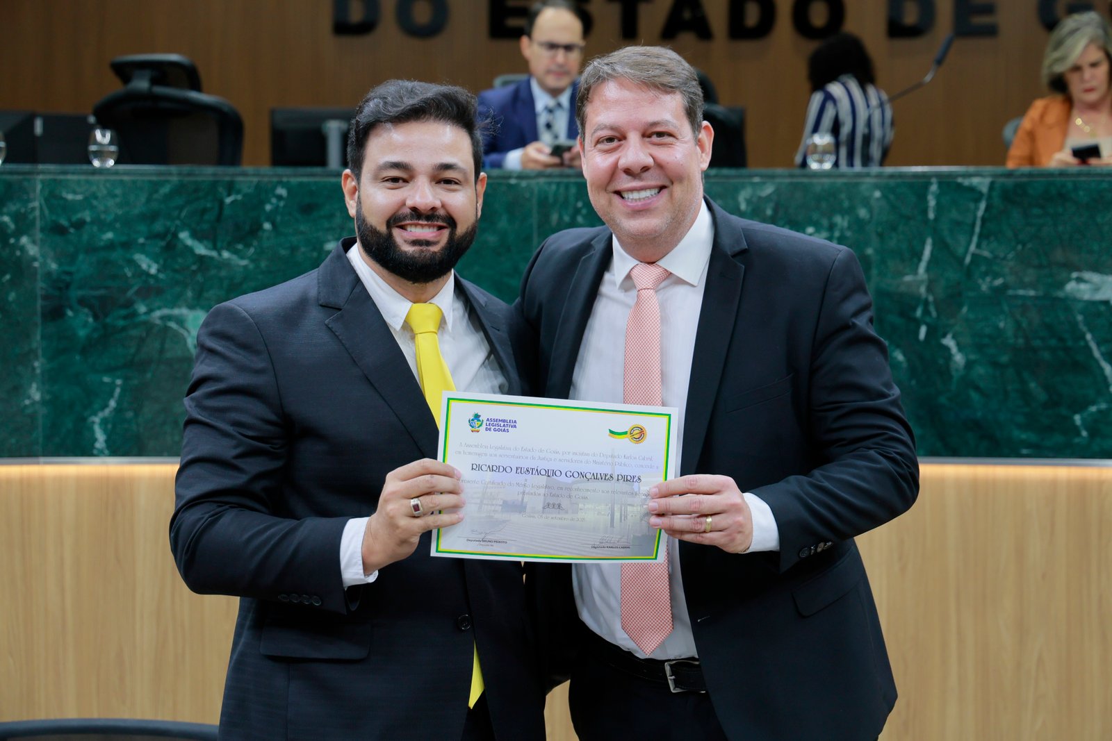 Sessão solene em homenagem aos ser serventuários da Justiça e do MP-GO