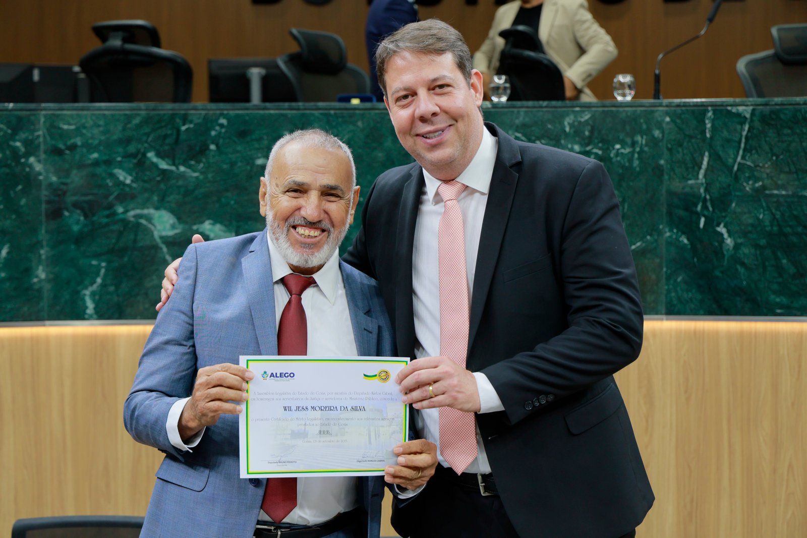 Sessão solene em homenagem aos ser serventuários da Justiça e do MP-GO
