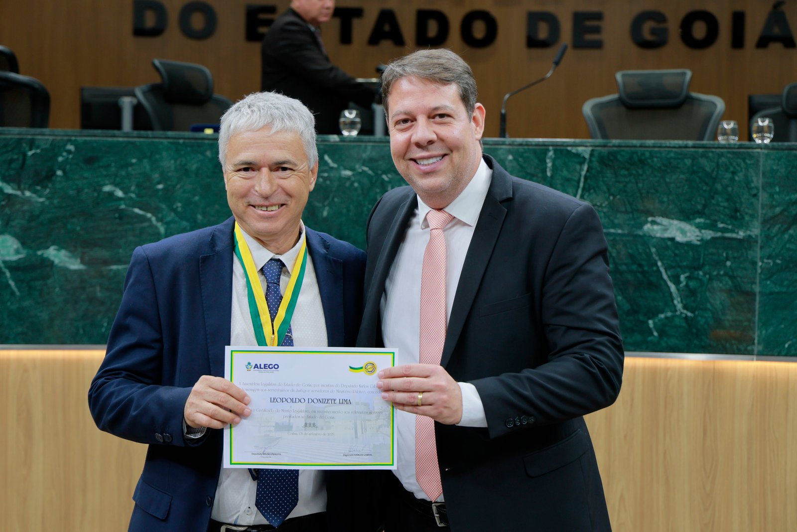 Sessão solene em homenagem aos ser serventuários da Justiça e do MP-GO