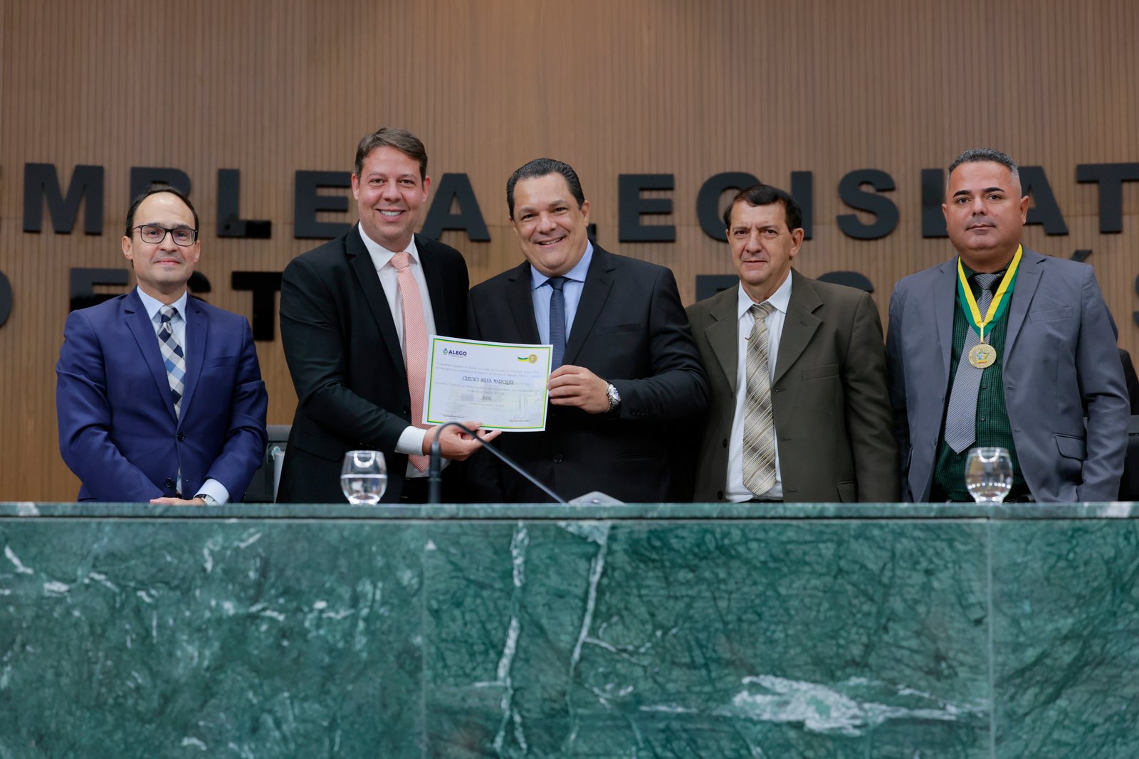 Sessão solene em homenagem aos ser serventuários da Justiça e do MP-GO