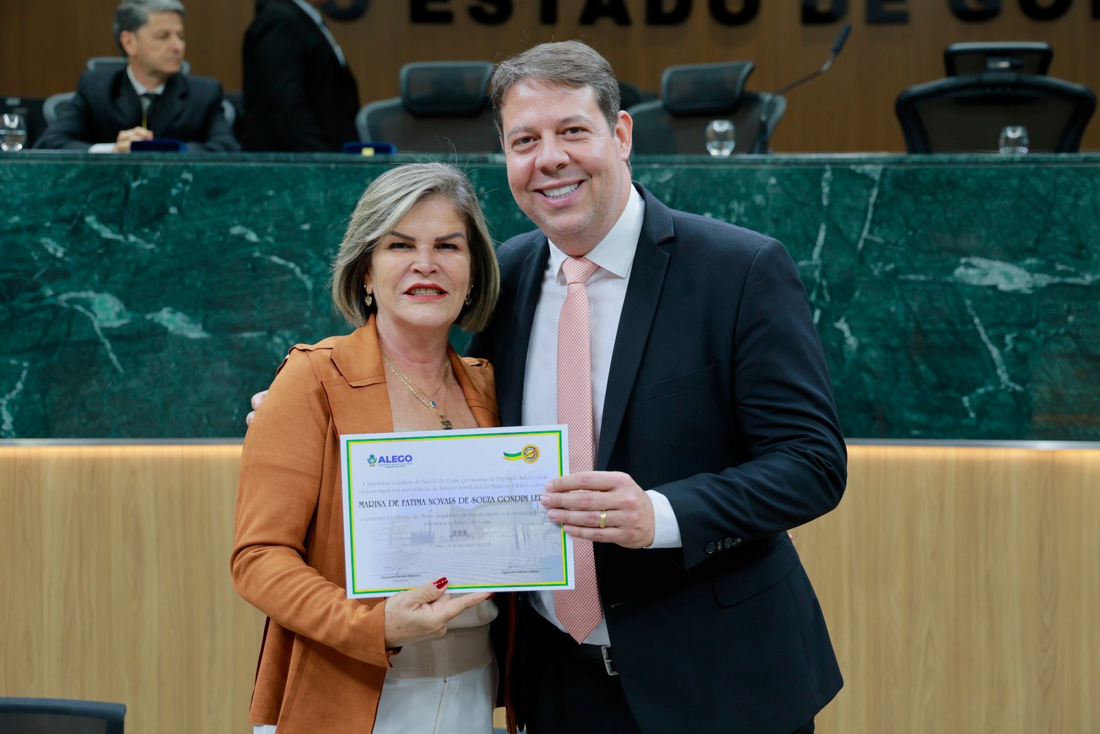 Sessão solene em homenagem aos ser serventuários da Justiça e do MP-GO