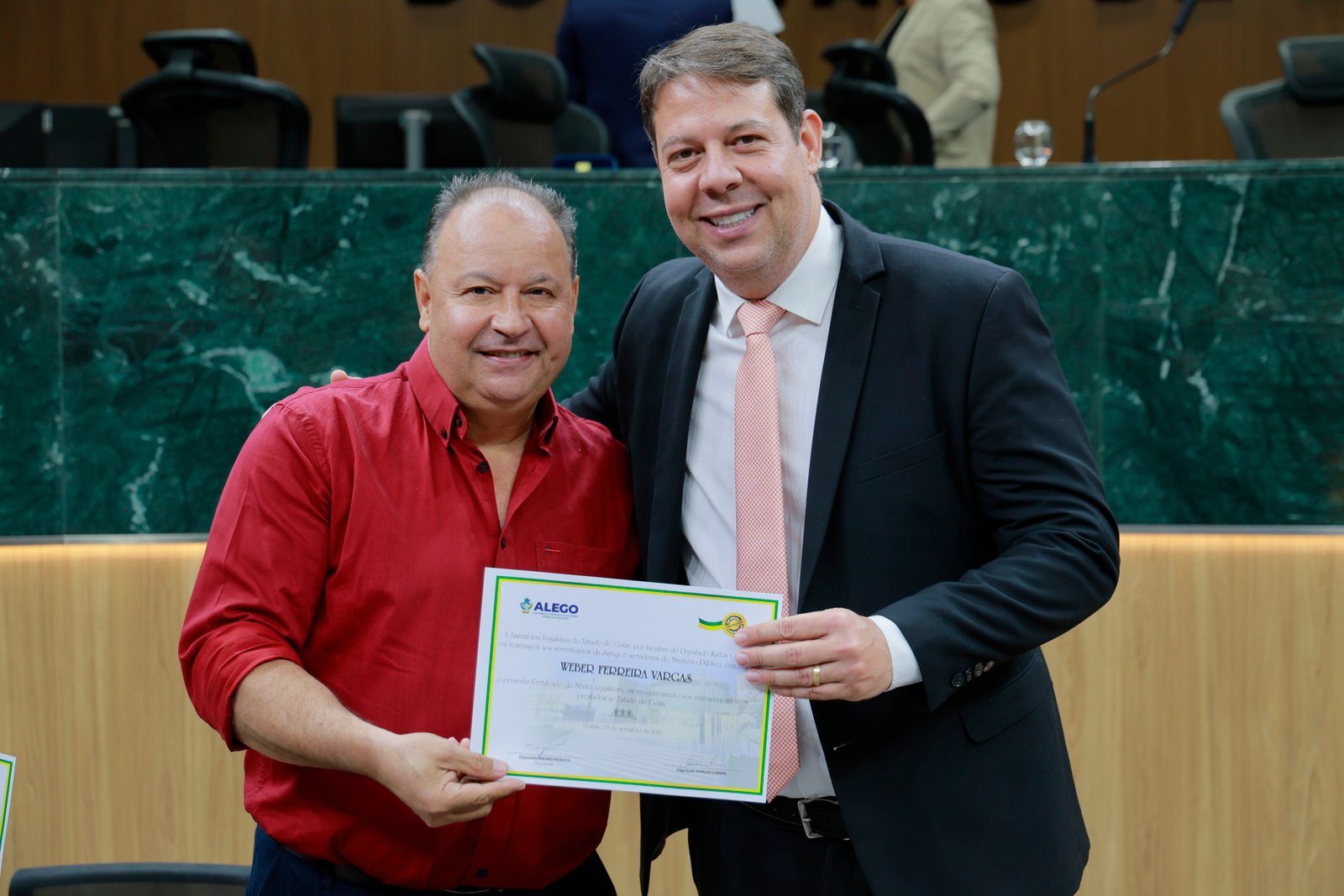 Sessão solene em homenagem aos ser serventuários da Justiça e do MP-GO