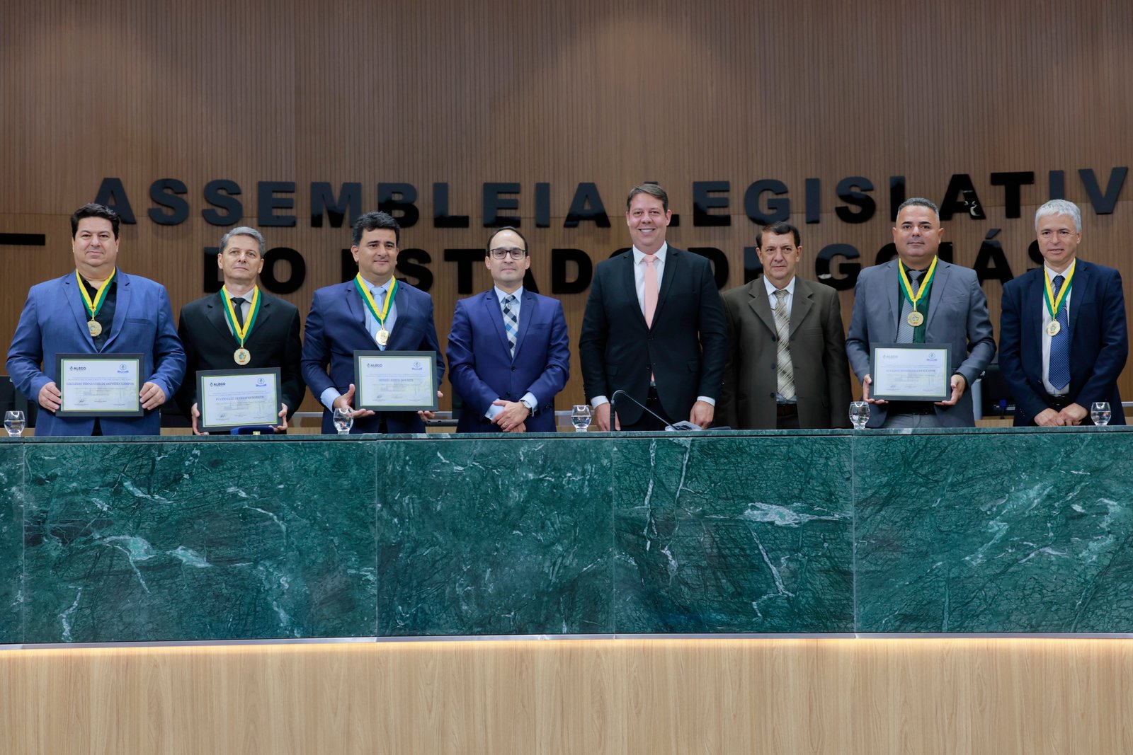 Sessão solene em homenagem aos ser serventuários da Justiça e do MP-GO