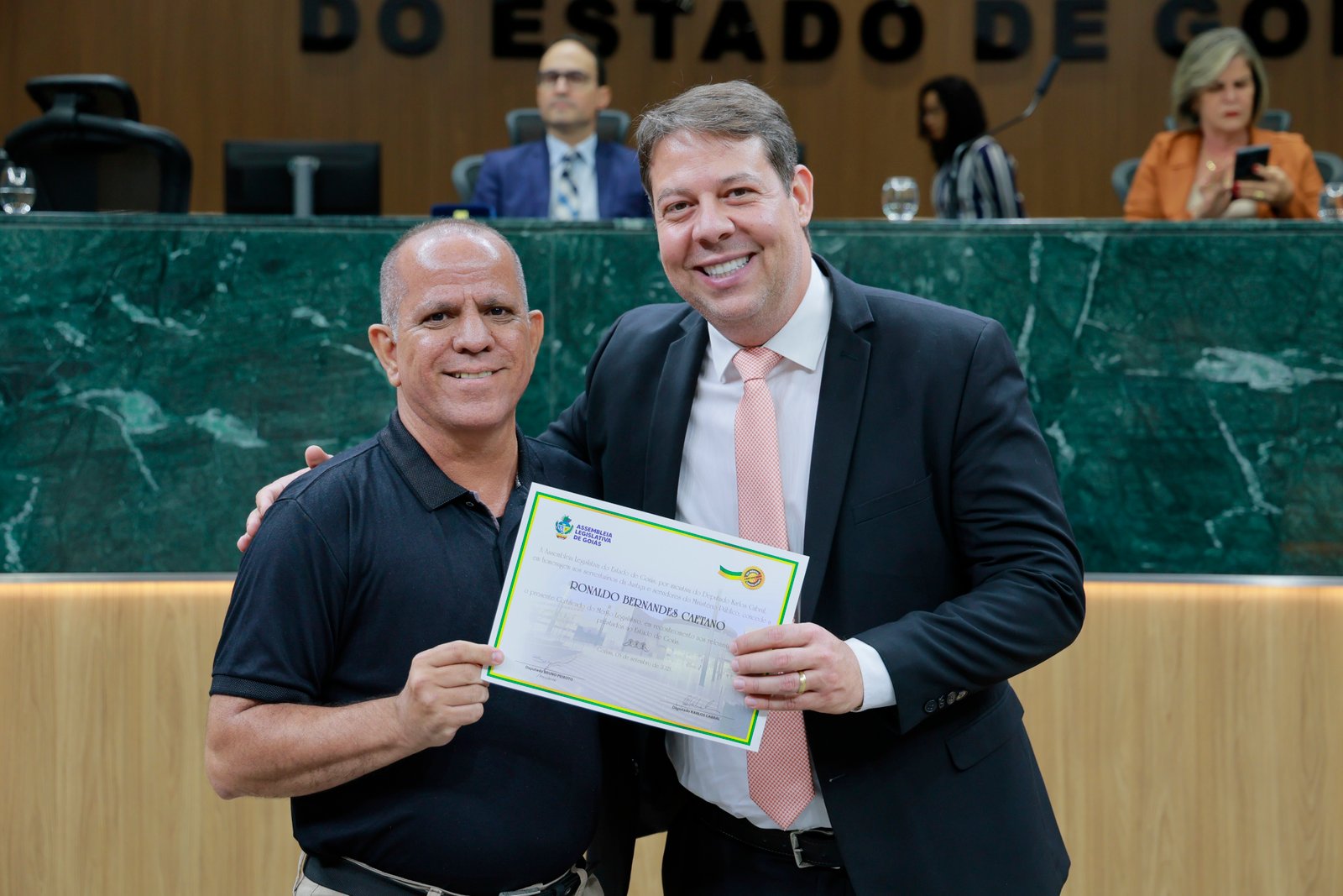 Sessão solene em homenagem aos ser serventuários da Justiça e do MP-GO