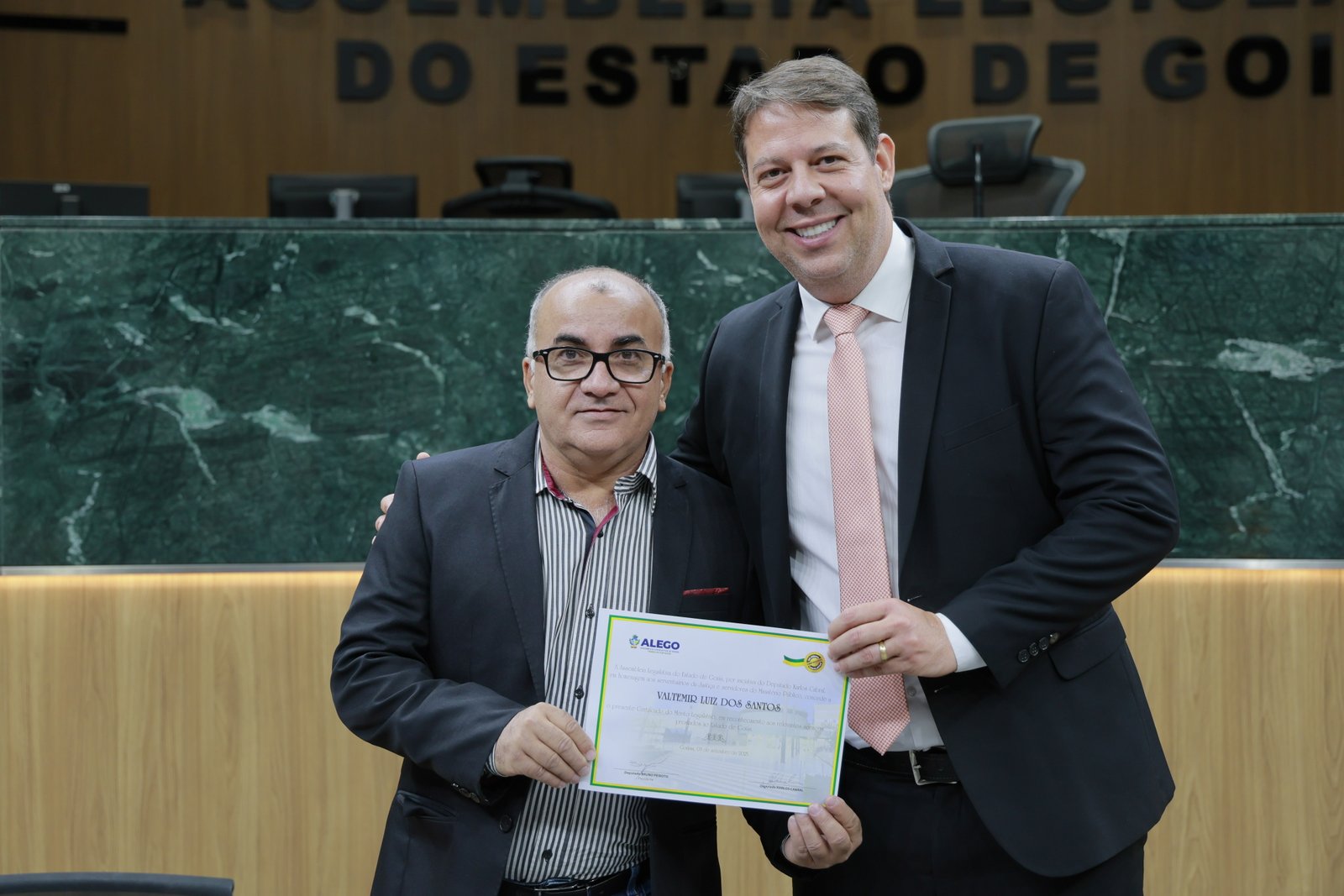 Sessão solene em homenagem aos ser serventuários da Justiça e do MP-GO