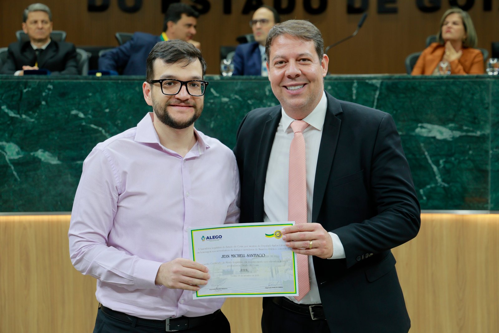 Sessão solene em homenagem aos ser serventuários da Justiça e do MP-GO