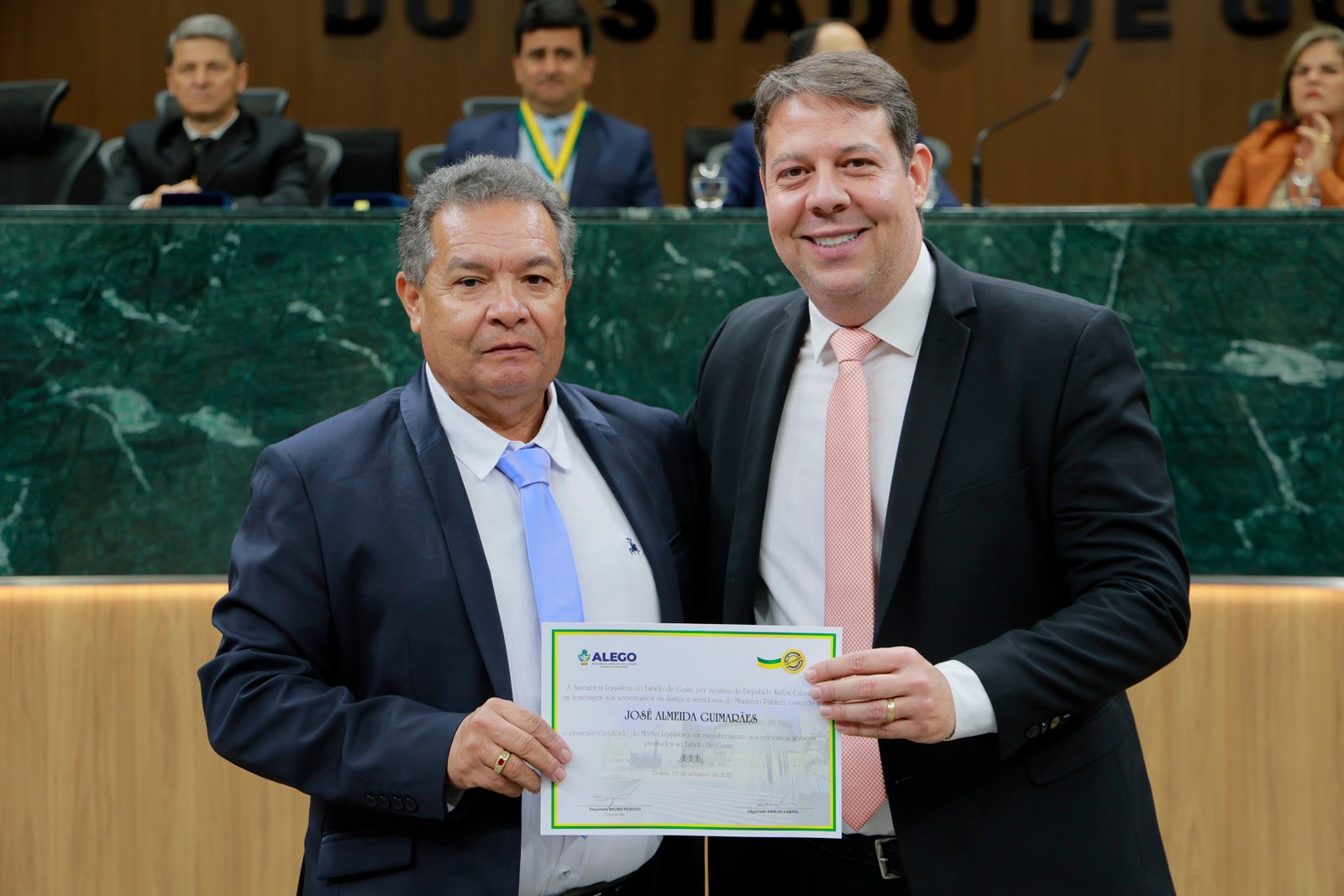 Sessão solene em homenagem aos ser serventuários da Justiça e do MP-GO