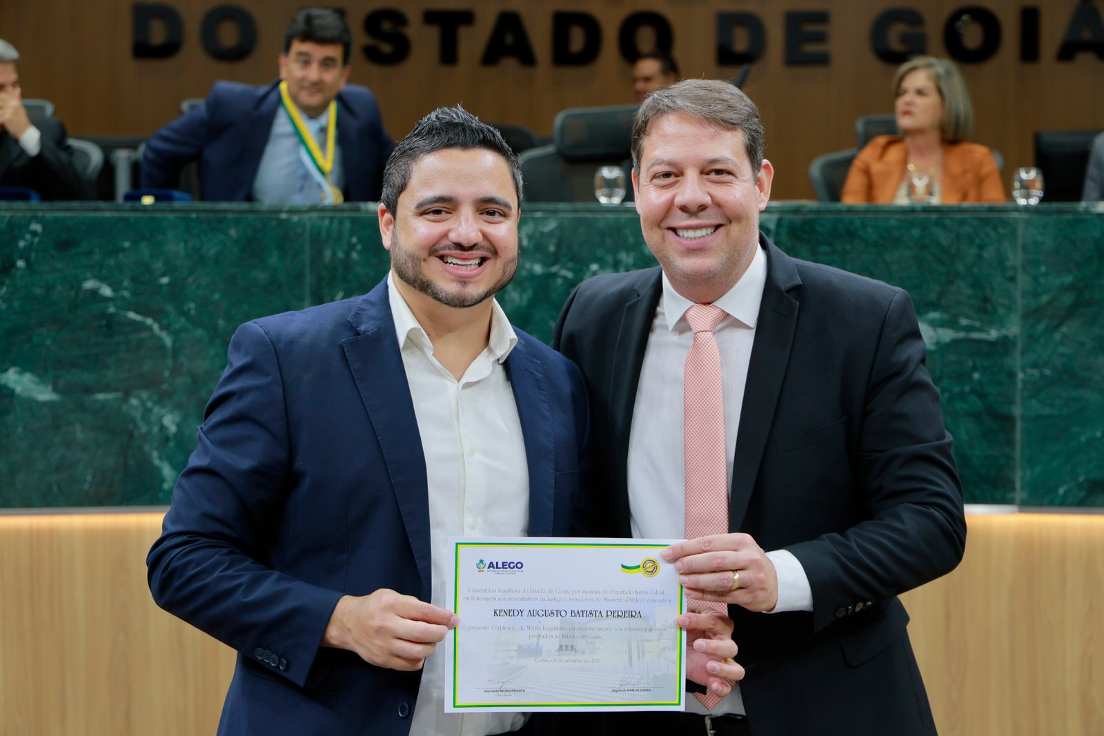 Sessão solene em homenagem aos ser serventuários da Justiça e do MP-GO