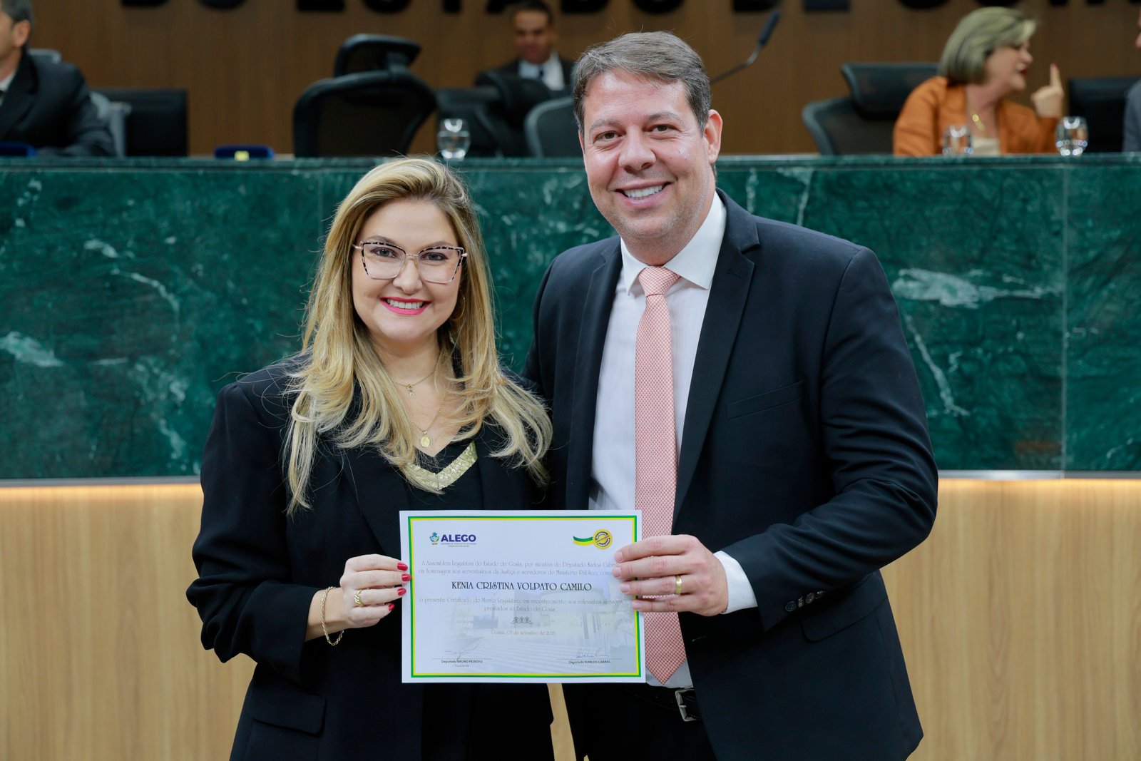 Sessão solene em homenagem aos ser serventuários da Justiça e do MP-GO