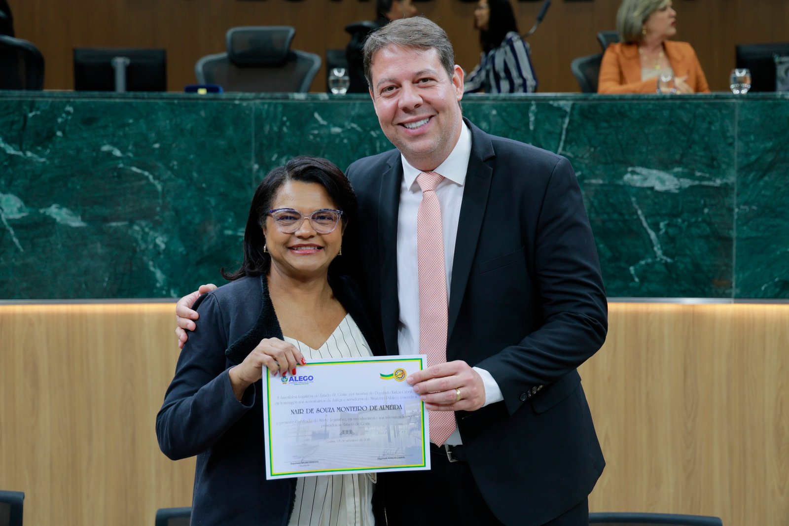 Sessão solene em homenagem aos ser serventuários da Justiça e do MP-GO