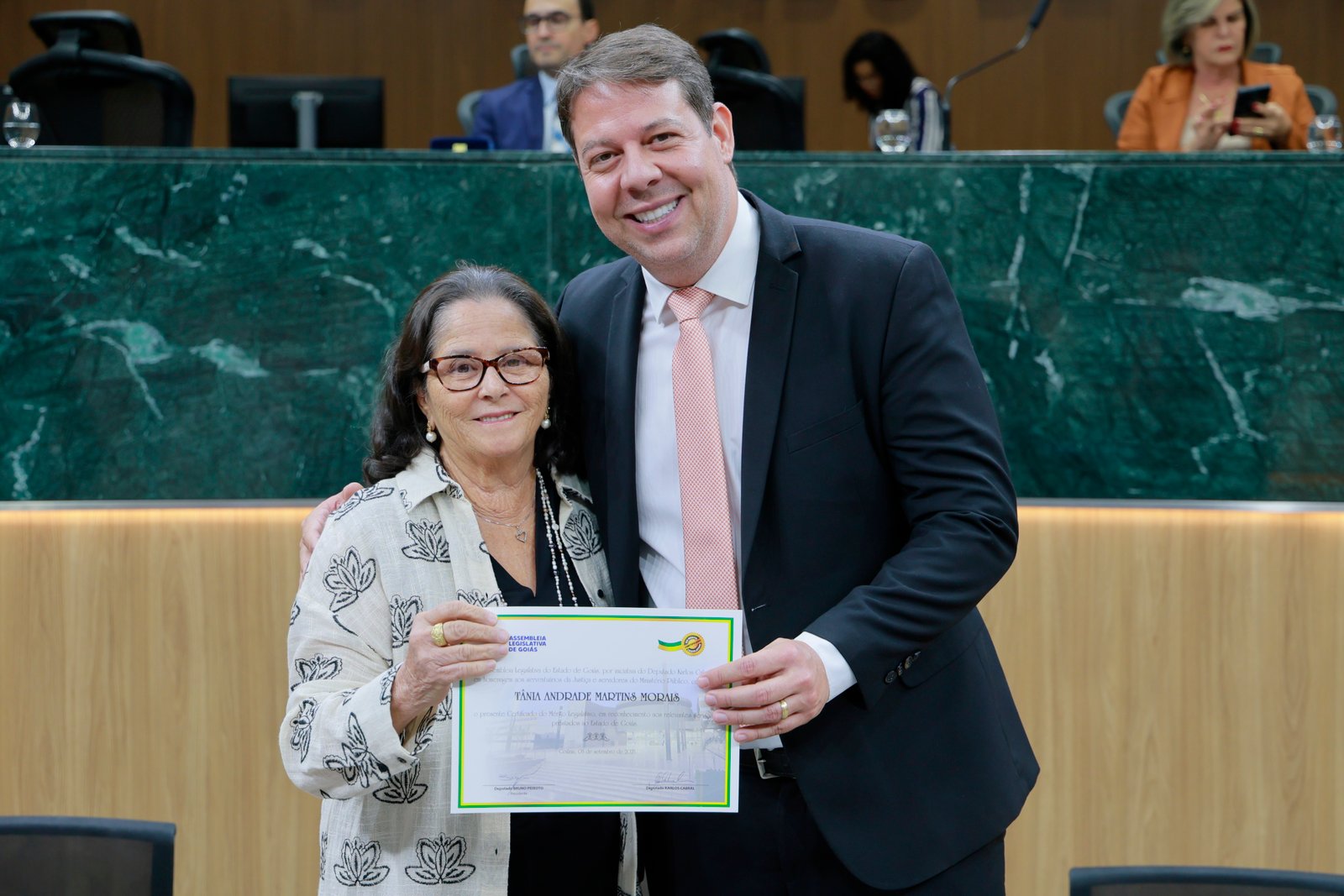Sessão solene em homenagem aos ser serventuários da Justiça e do MP-GO