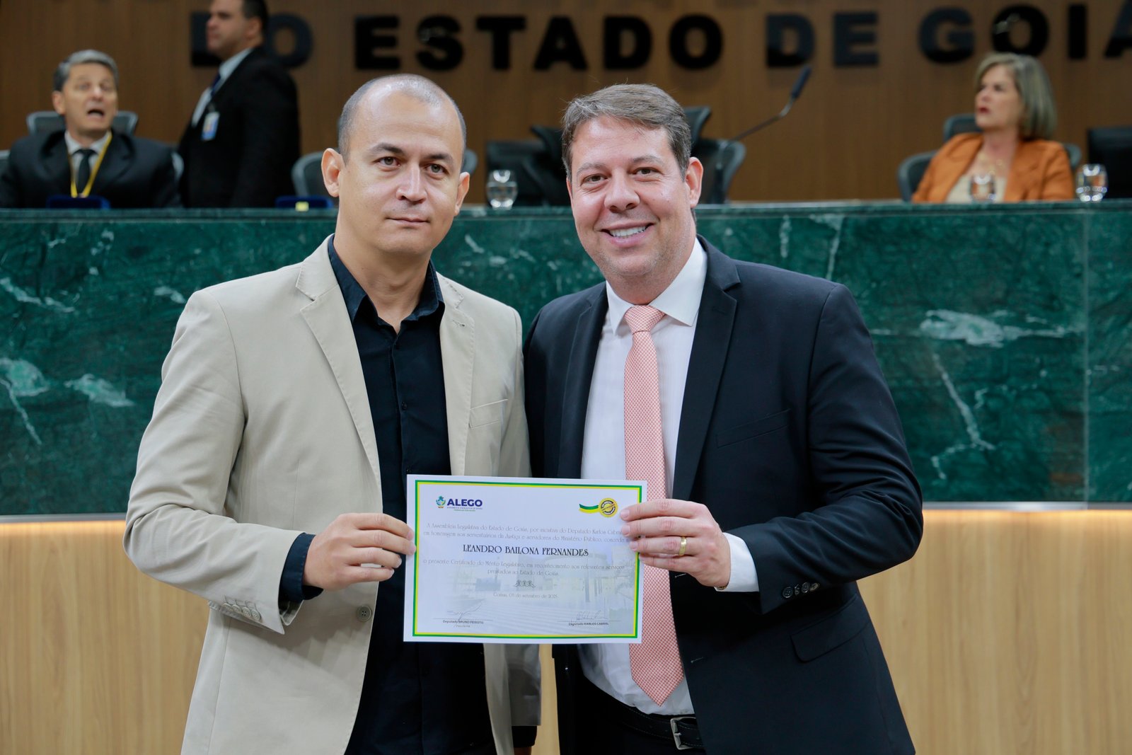 Sessão solene em homenagem aos ser serventuários da Justiça e do MP-GO