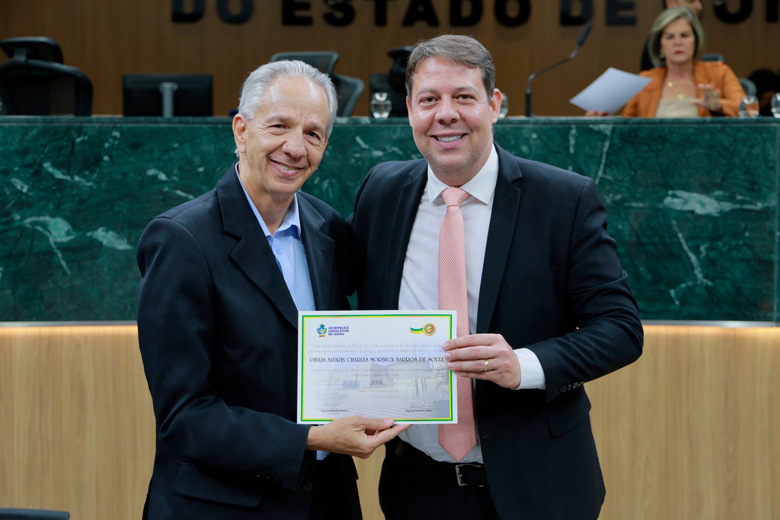 Sessão solene em homenagem aos ser serventuários da Justiça e do MP-GO