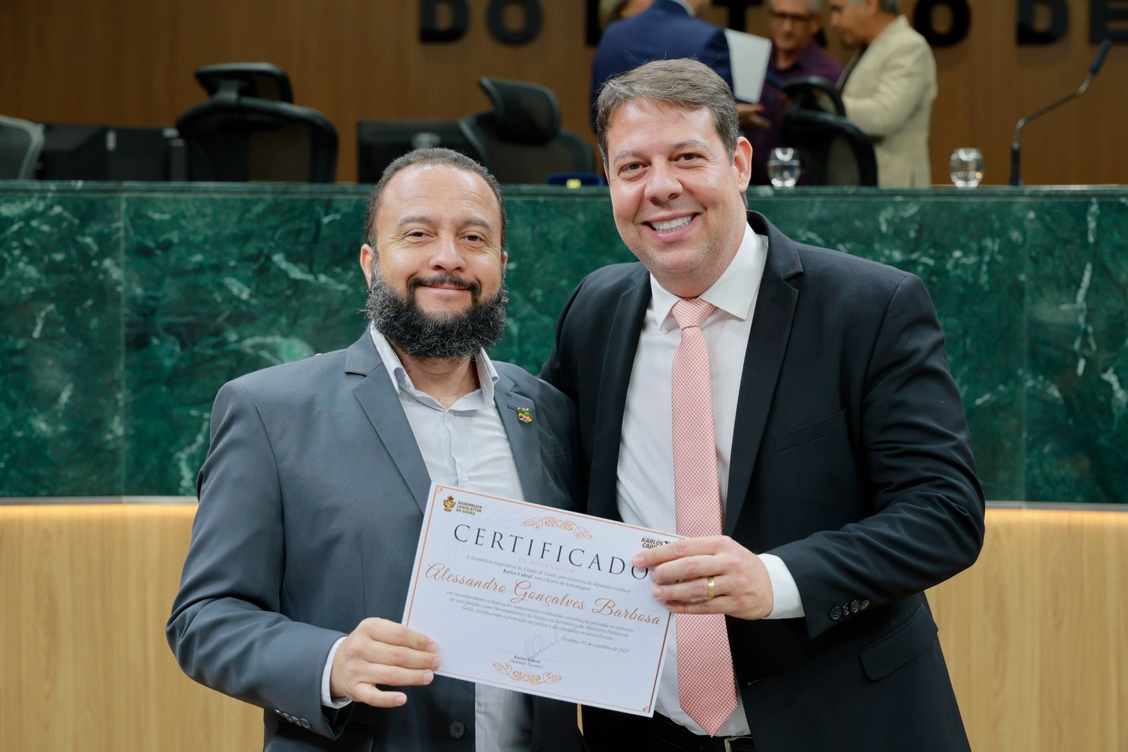 Sessão solene em homenagem aos ser serventuários da Justiça e do MP-GO