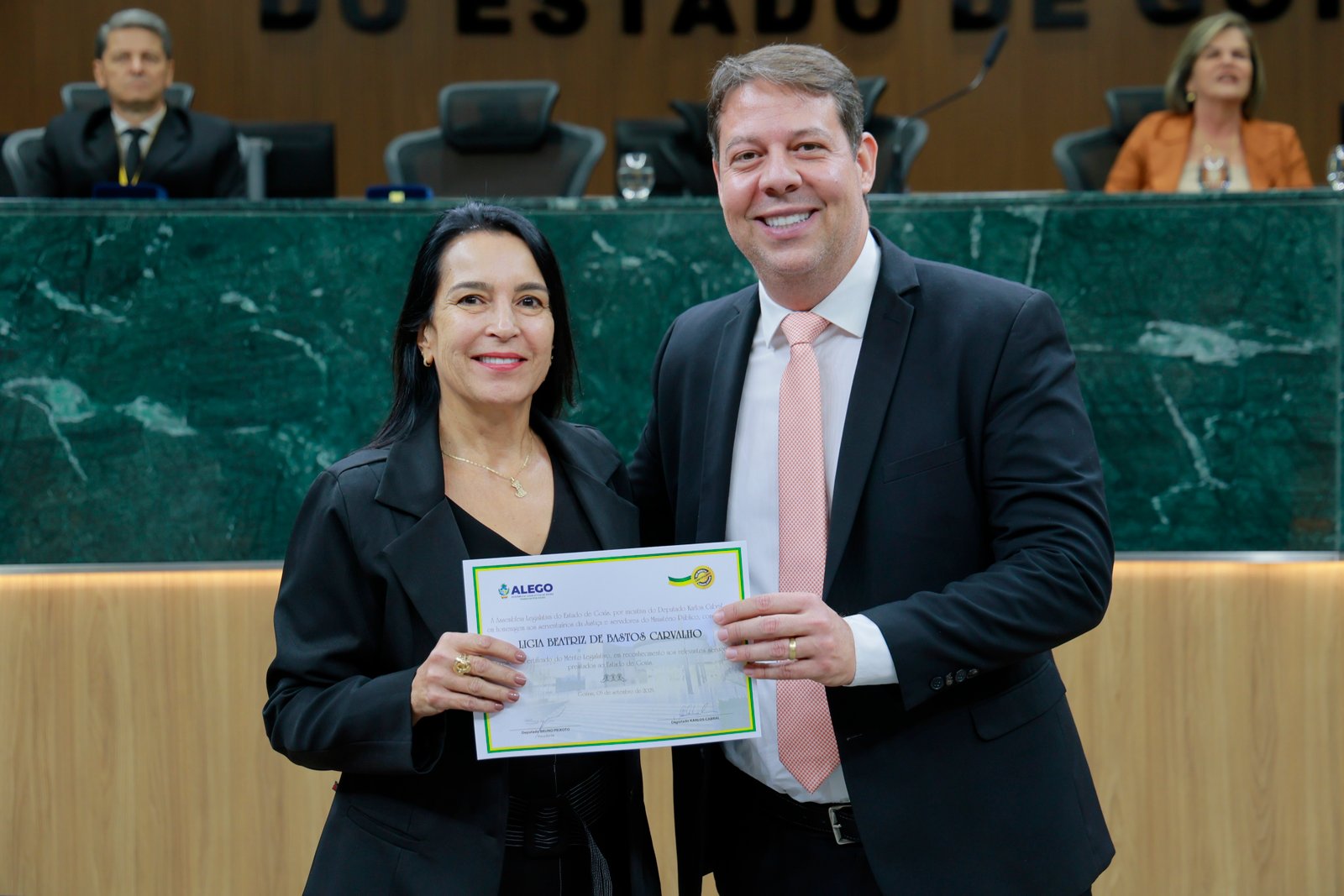 Sessão solene em homenagem aos ser serventuários da Justiça e do MP-GO