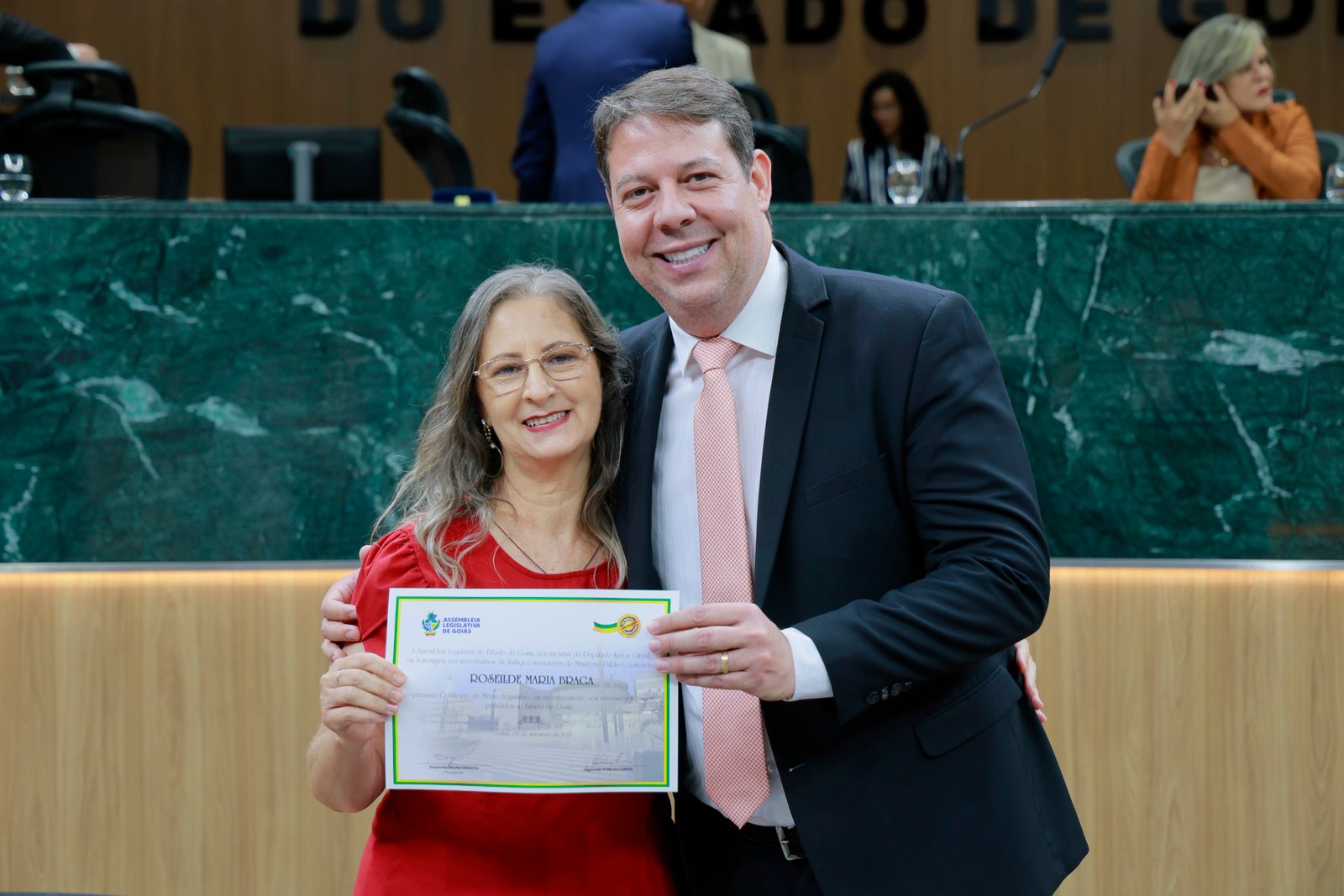 Sessão solene em homenagem aos ser serventuários da Justiça e do MP-GO