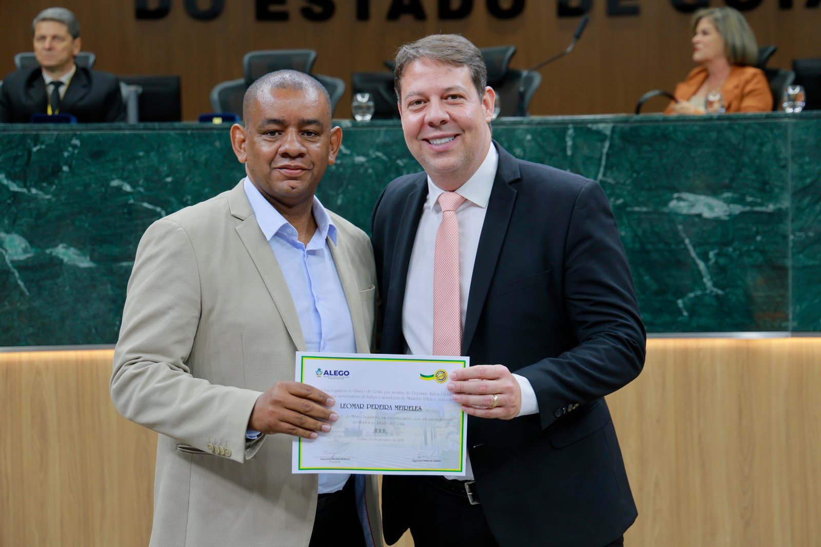 Sessão solene em homenagem aos ser serventuários da Justiça e do MP-GO