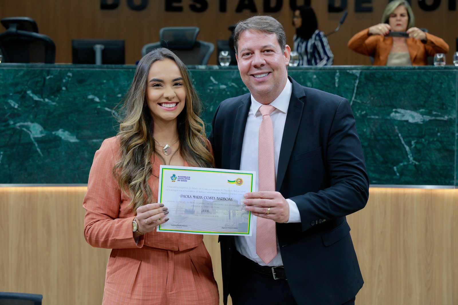 Sessão solene em homenagem aos ser serventuários da Justiça e do MP-GO