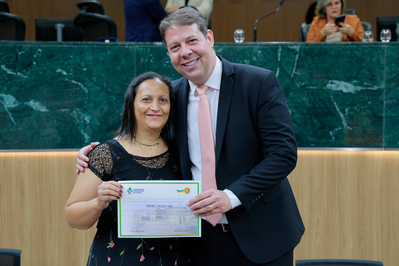 Sessão solene em homenagem aos ser serventuários da Justiça e do MP-GO