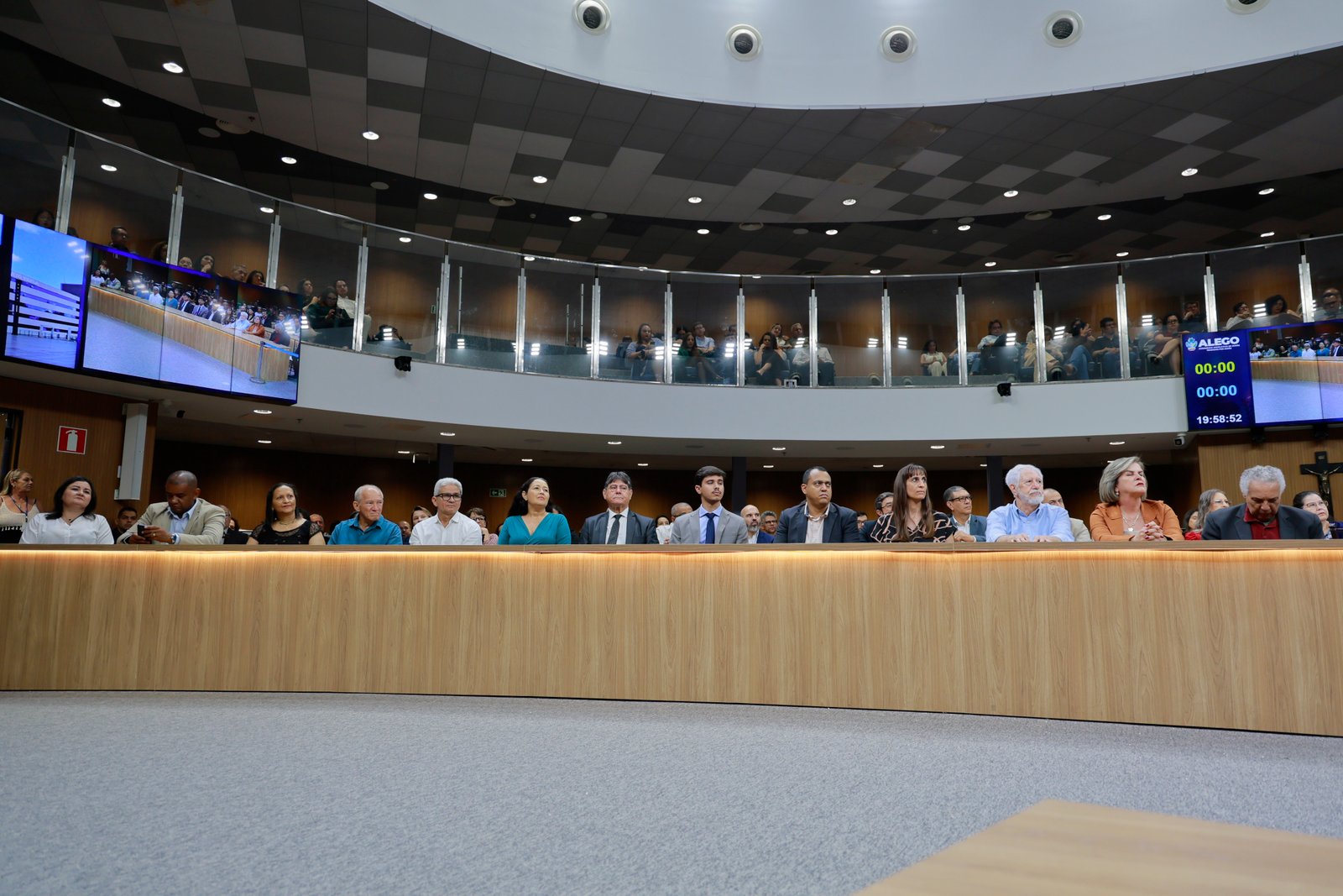 Sessão solene em homenagem aos ser serventuários da Justiça e do MP-GO