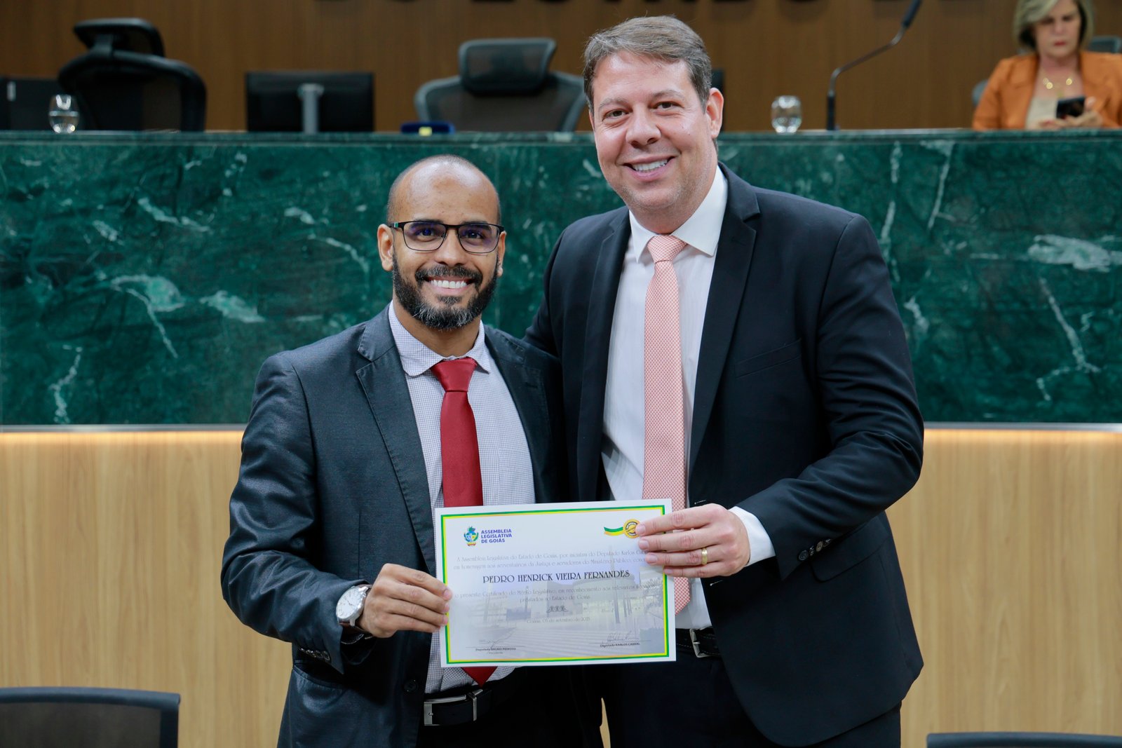 Sessão solene em homenagem aos ser serventuários da Justiça e do MP-GO