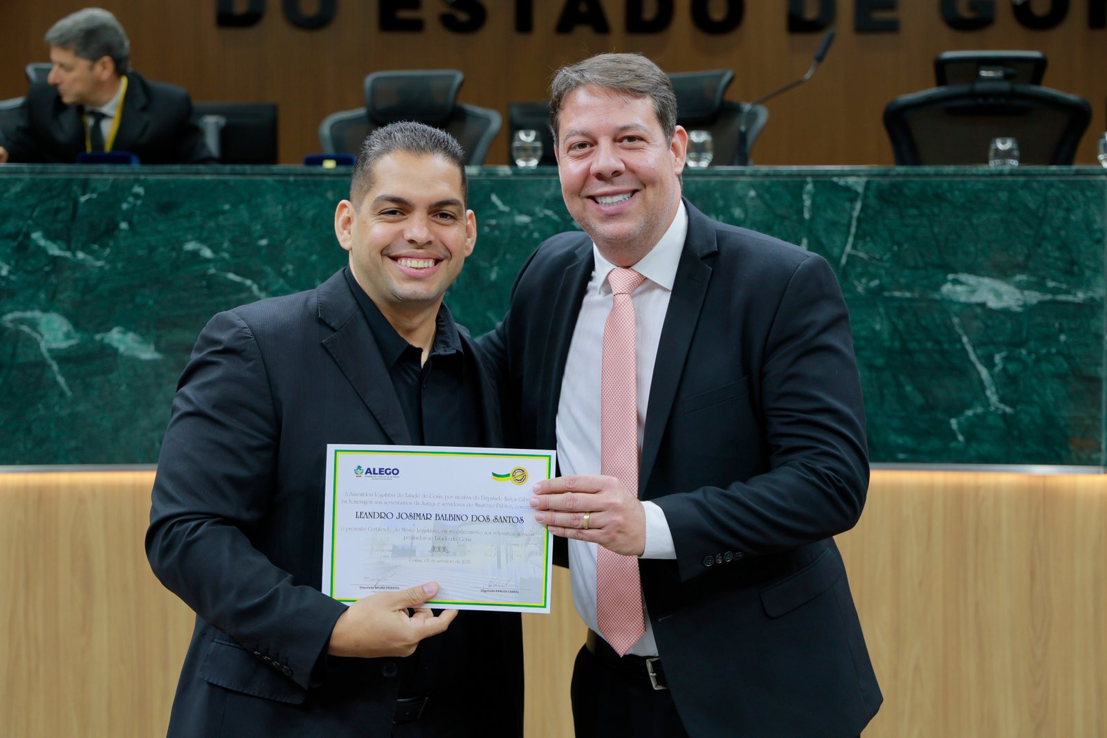 Sessão solene em homenagem aos ser serventuários da Justiça e do MP-GO