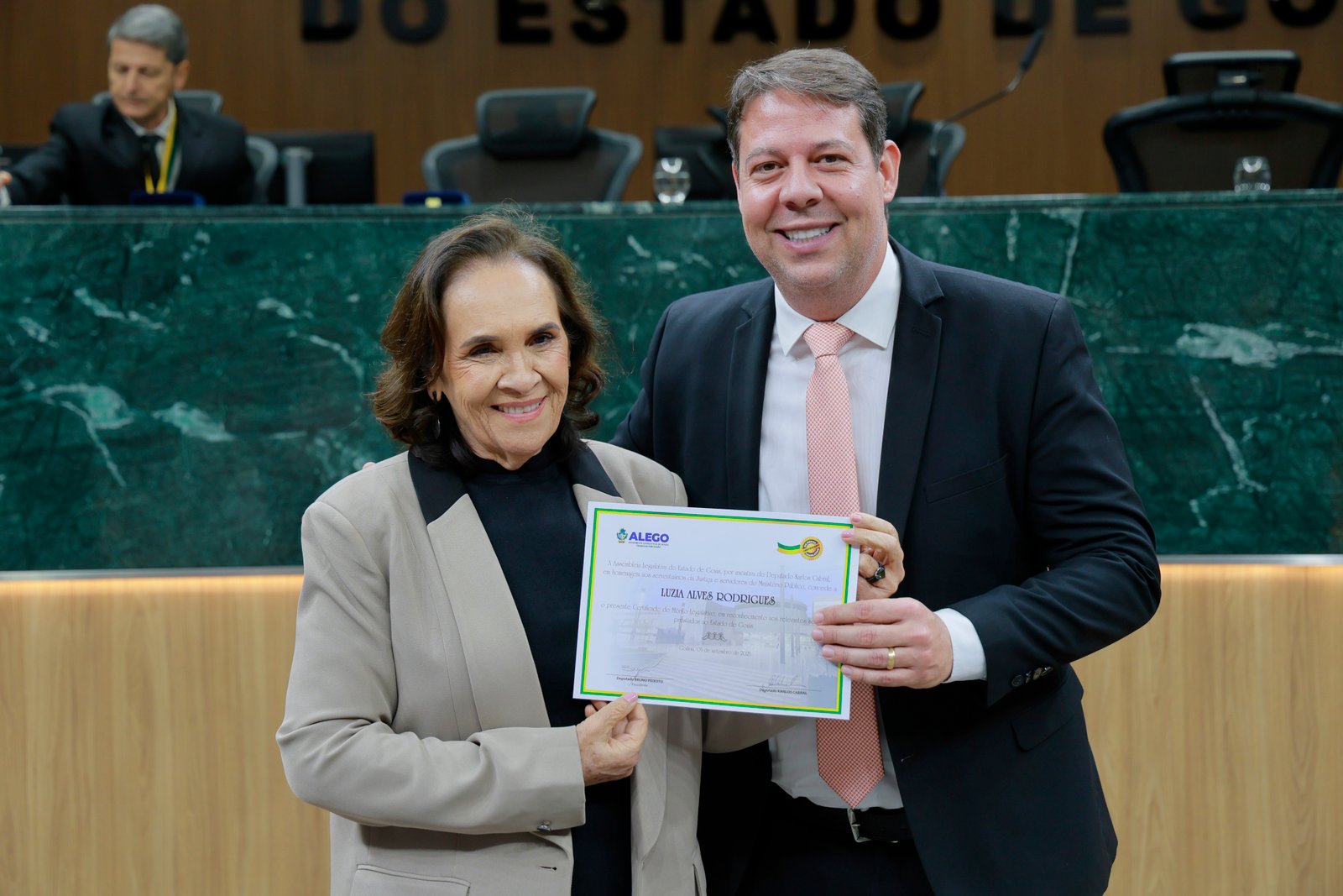 Sessão solene em homenagem aos ser serventuários da Justiça e do MP-GO