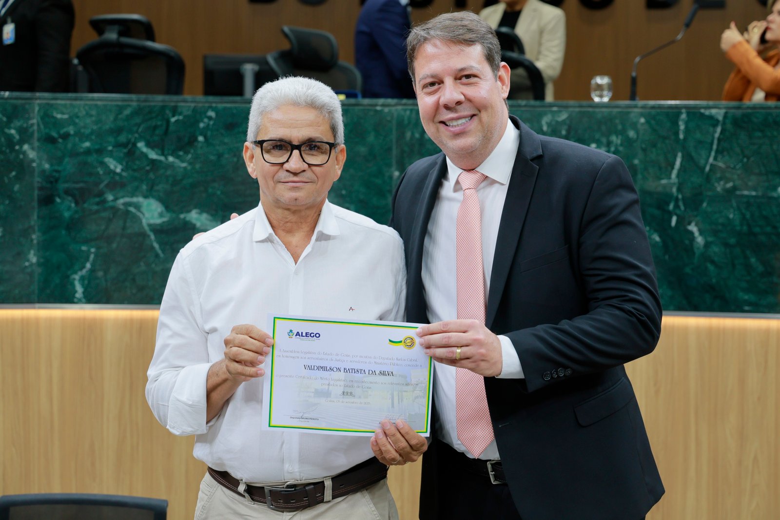 Sessão solene em homenagem aos ser serventuários da Justiça e do MP-GO