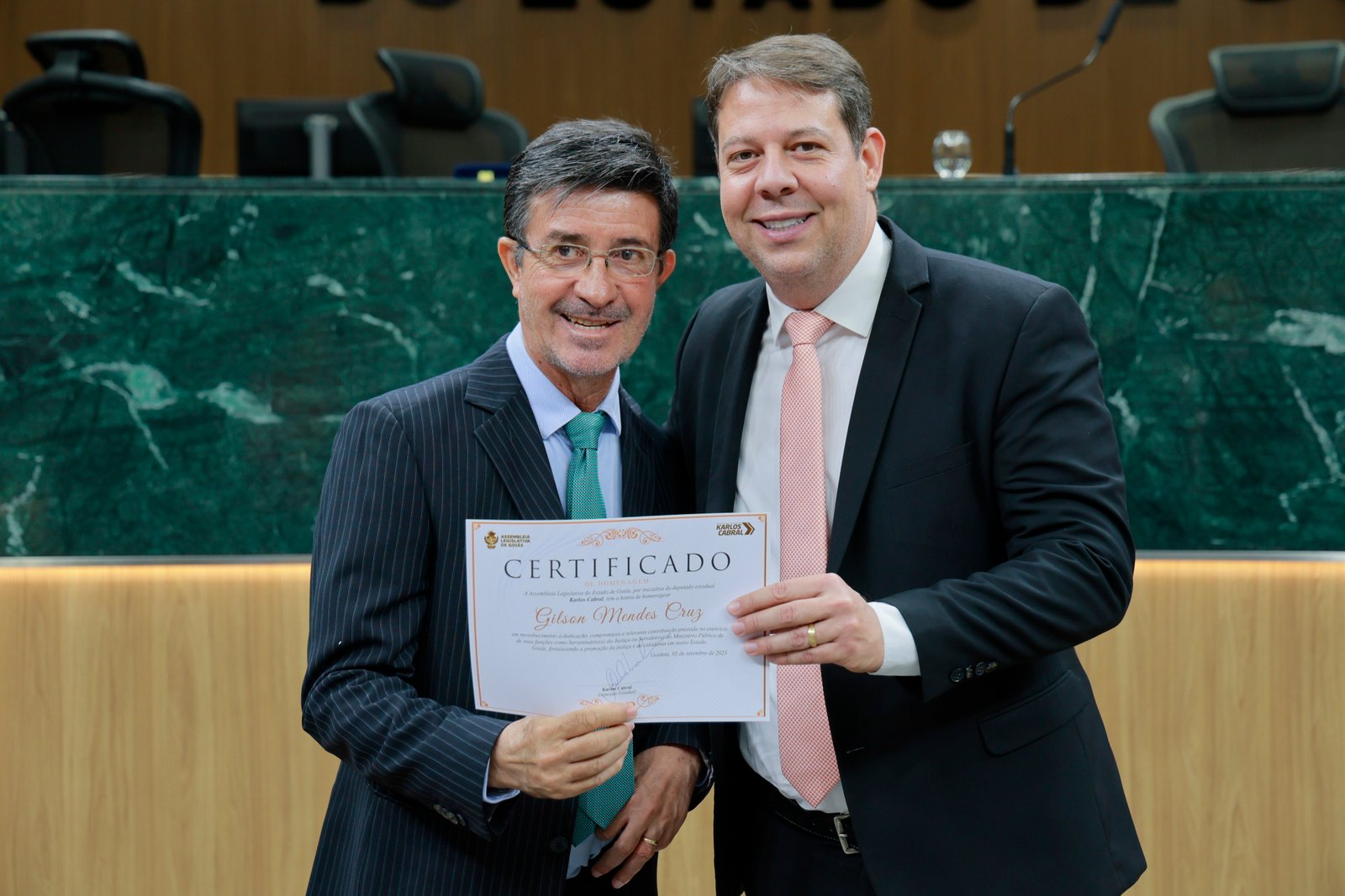 Sessão solene em homenagem aos ser serventuários da Justiça e do MP-GO
